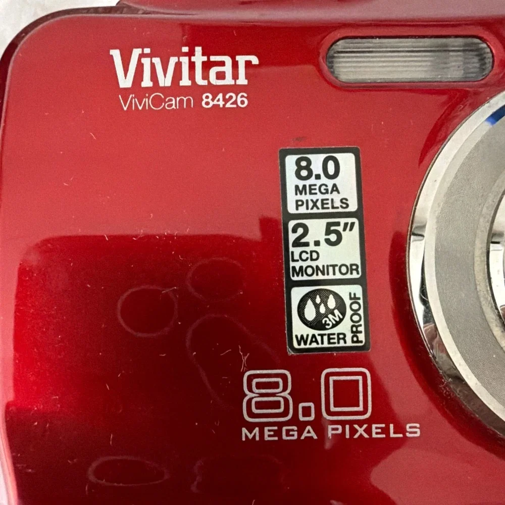 Vivitar ViviCam 8426 Red Digital Waterproof Camera 8.0MP Display / Carrying Case
